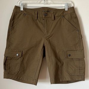 DULUTH TRADING CO. Curvesetter waistband Cargo Shorts